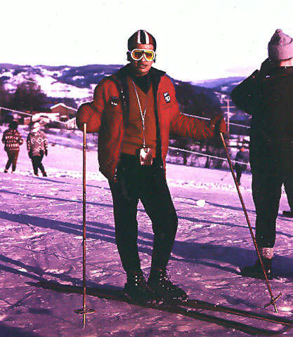 Samir in ski togs